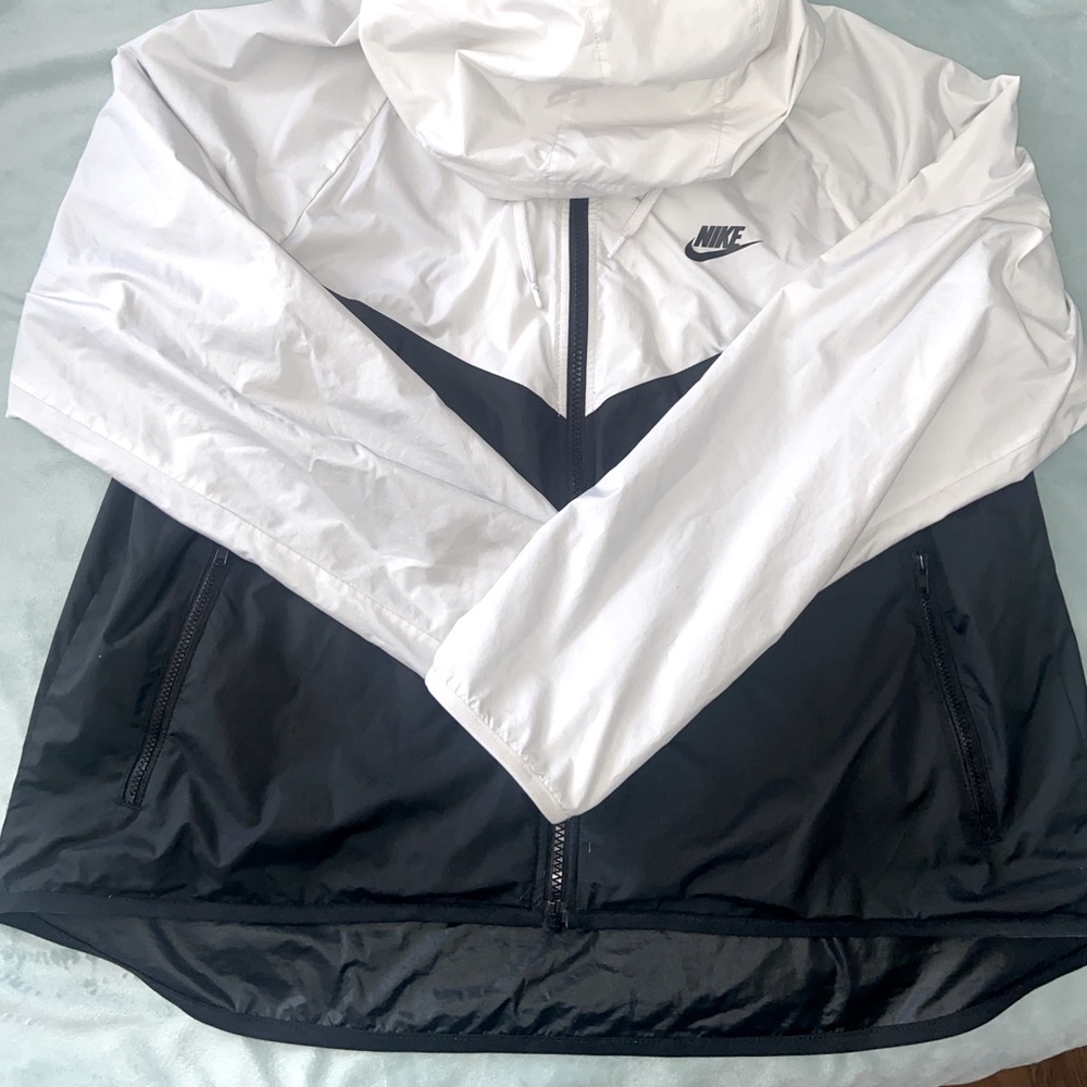 Women’s nike windbreaker
